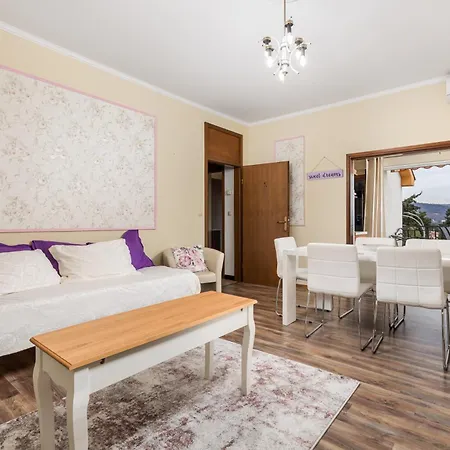 Camelia & Martina Гостевой дом 3*