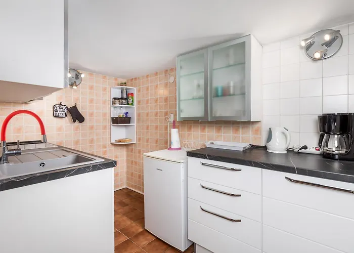 Camelia & Martina Опатія