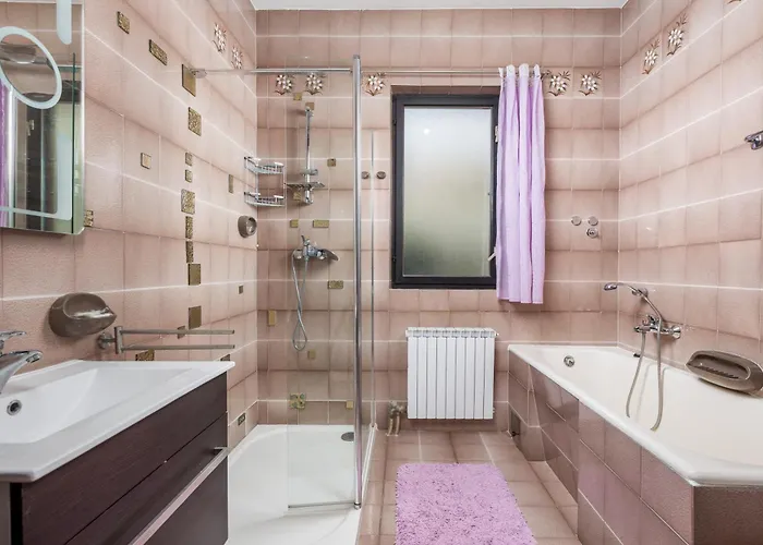 Camelia & Martina Опатія