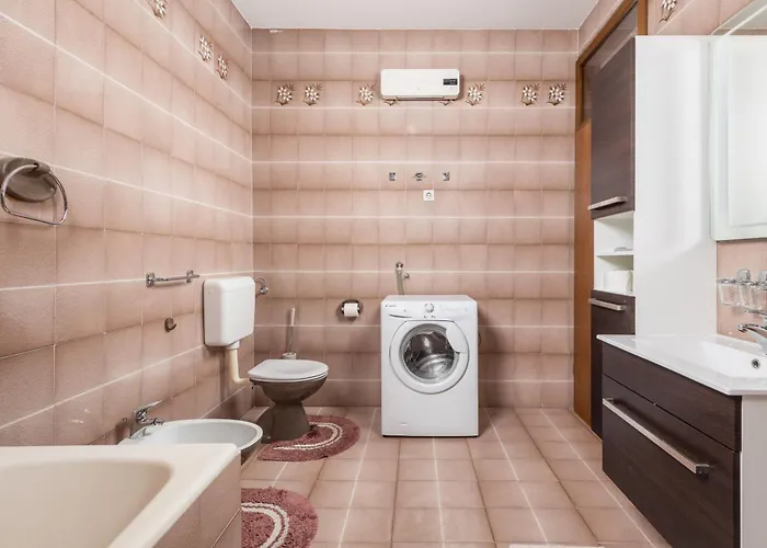 Konukevi Camelia & Martina 3*