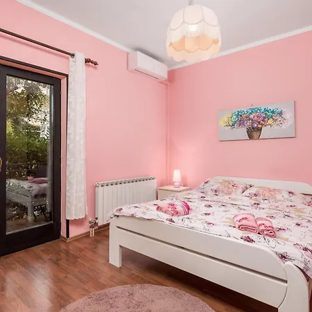 Camelia & Martina Πανσιόν Οπατία